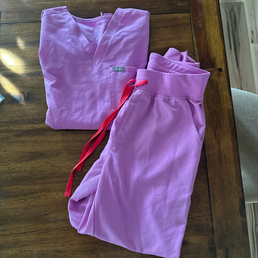 Figs Vivid Pink Scrub Set